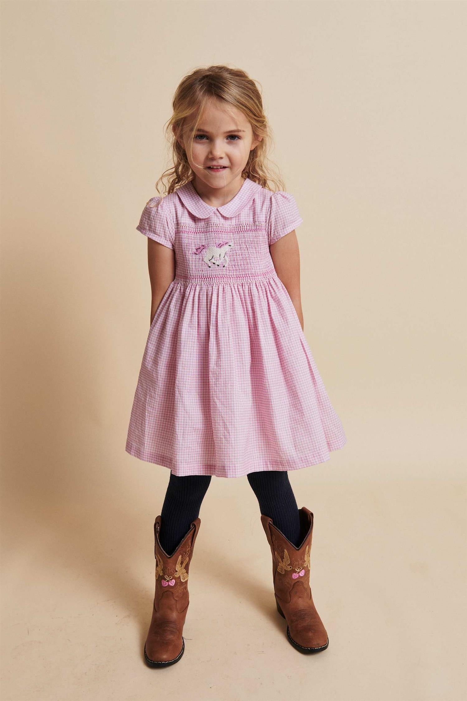 Copenhagen Colors kjole i rosa/hvit med unicorn-broderi – Jente – 2–8 år