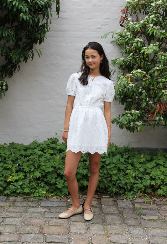 designers remix luna tie dress med knyting i cream – jente