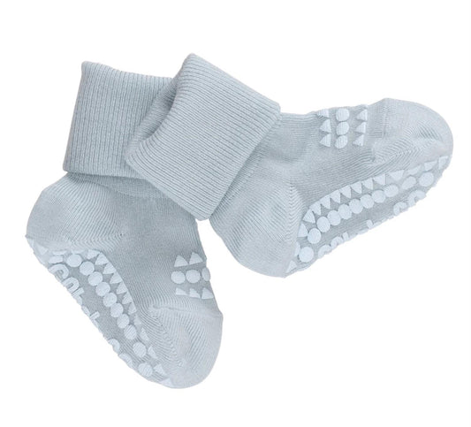 GOBABYGO lyseblå bambussokker med antiskli for gutt