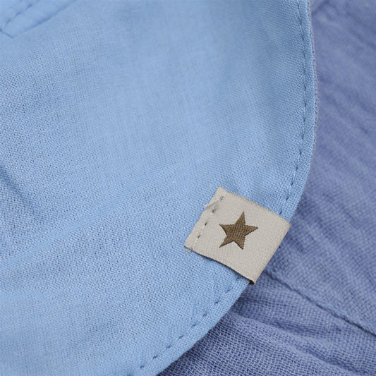 Sommerhatt i mellomblå muslin fra Huttelihut med ører – Unisex
