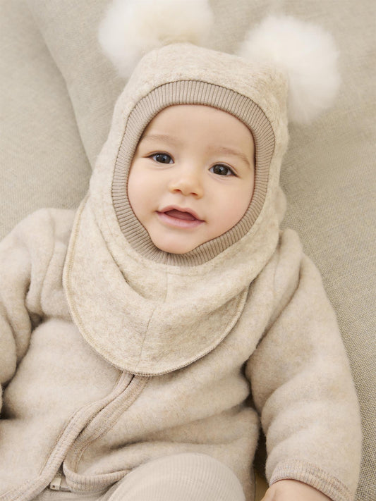 Sand Melange Huttelihut balaclava med alpakkadusker i ull unisex barn 2–4 år