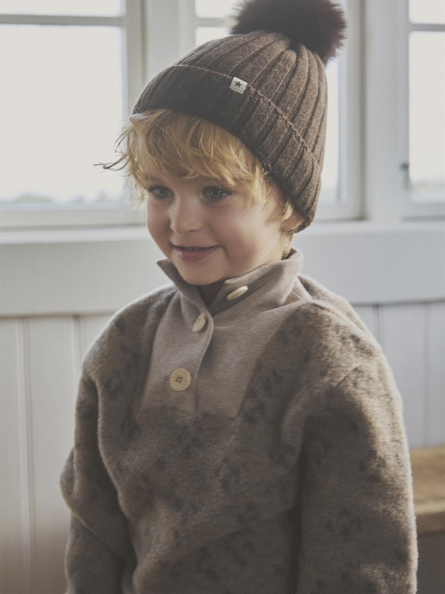 Mørk brun Huttelihut ull lue med dusk unisex 4–10 år