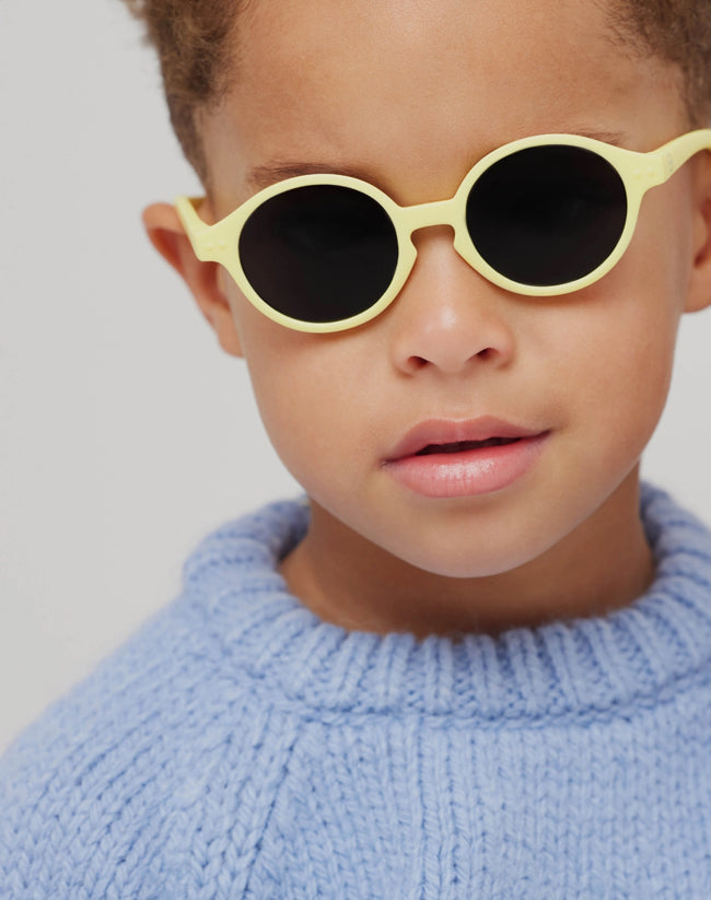 Izipizi Sun Kids solbriller i pastellgul – UV400 – Unisex