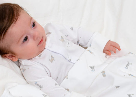 Heldress med hunde-print i hvit bomull fra Livly – Unisex