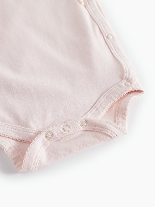 Body fra MarMar i rosa med knyting og sideknepping – Jente – 0–9 mnd