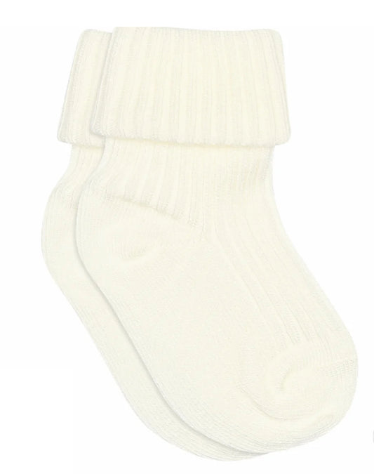 MP hvite ribbestrikkede babysokker i bomull – 0–2 år