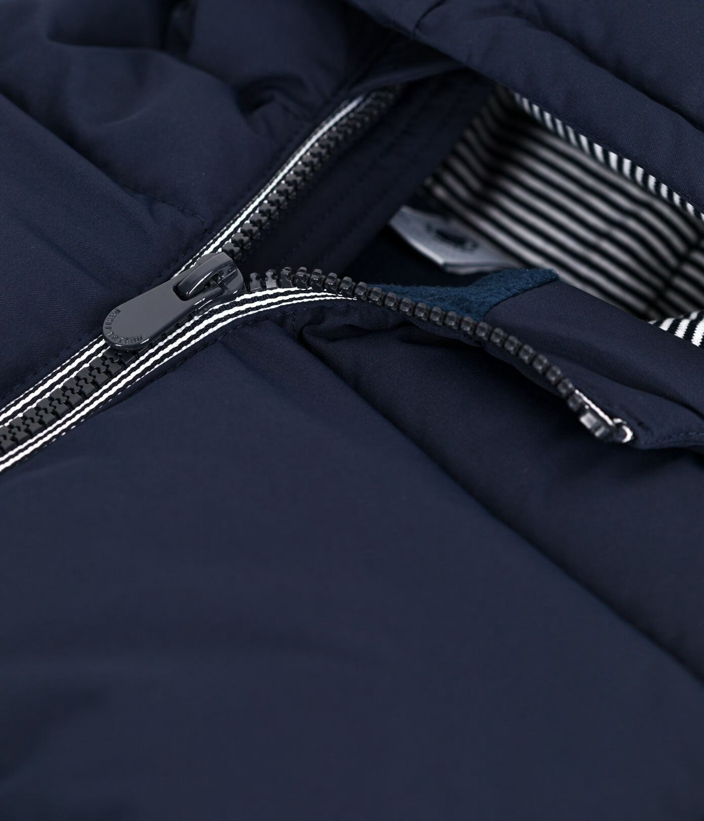 Blå boblejakke fra Petit Bateau til unisex