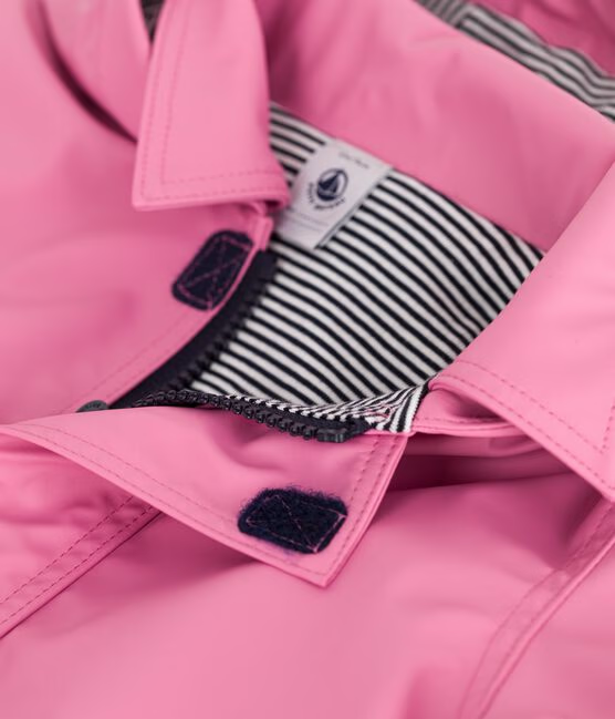 Regnjakke fra Petit Bateau i rosa for jente.