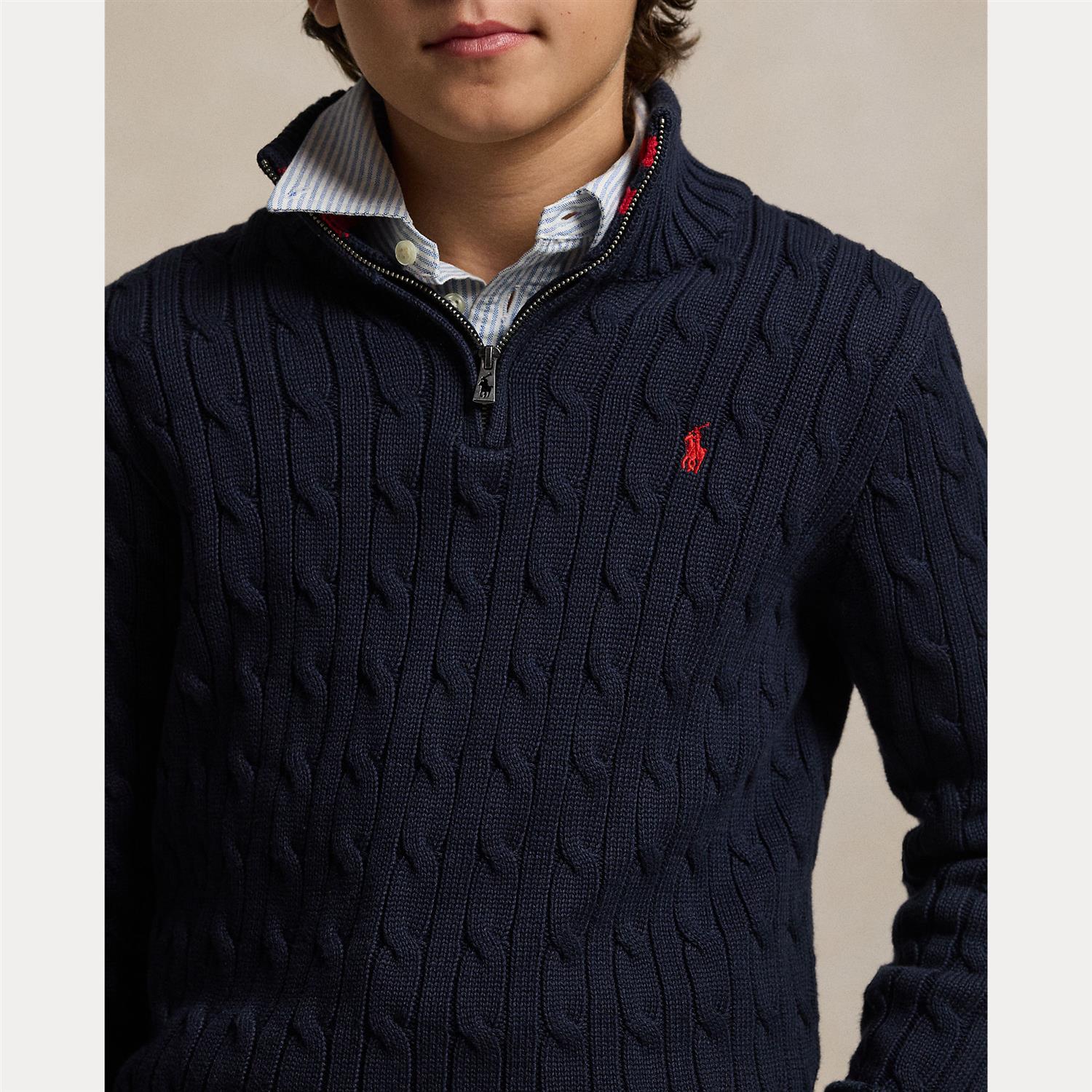 Mørkeblå half zip-genser i 100% bomull med flettemønster fra Polo Ralph Lauren.