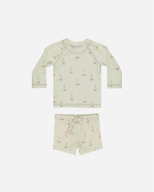 Soldrakt fra Quincy Mae med båtmønster i grønn – Gutt – 1–5 år