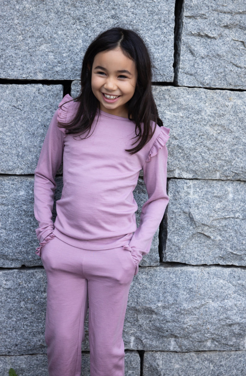 Vilje & Ve Dis genser i lyslilla med blonde på skuldrene – Jente – 4–10 år