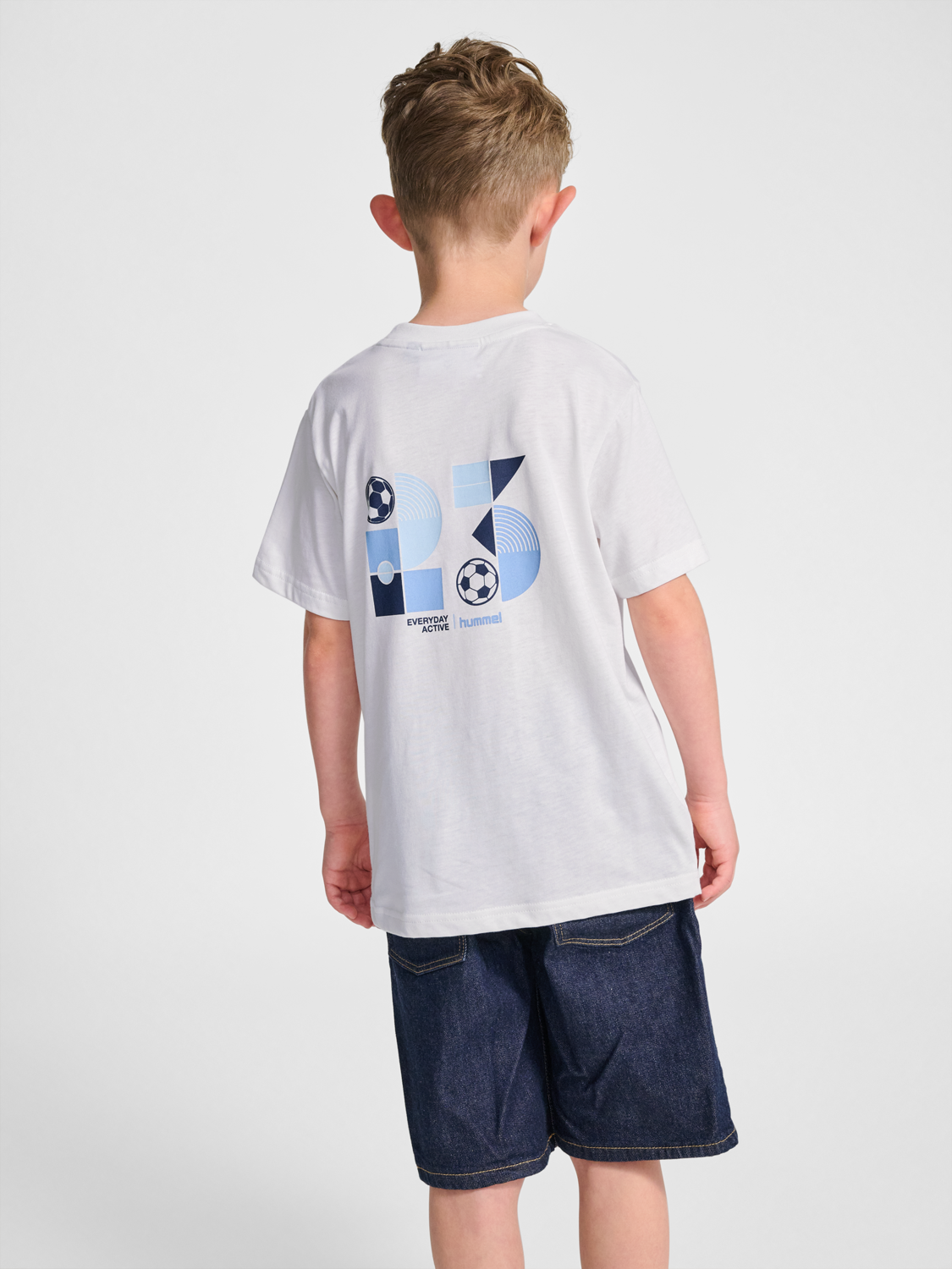 Hummel – T-skjorte med logo og ryggprint – Hvit – Gutt – 4-12 år