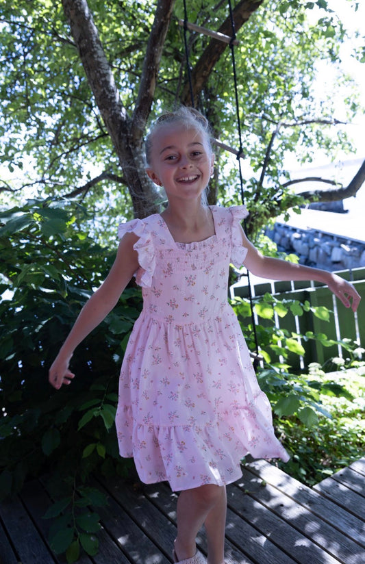 Vilje & Ve – Linda Dress med blomstermønster – Rosa – Jente – 4-12 år