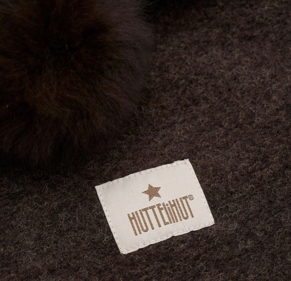 Huttelihut – Balaclava i ull med alpakkadusker – Brun – Unisex – 0-6 år