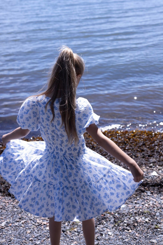 Vilje & Ve – Nicole Dress med Blomstermønster – Blå – Jente – 8-14 år