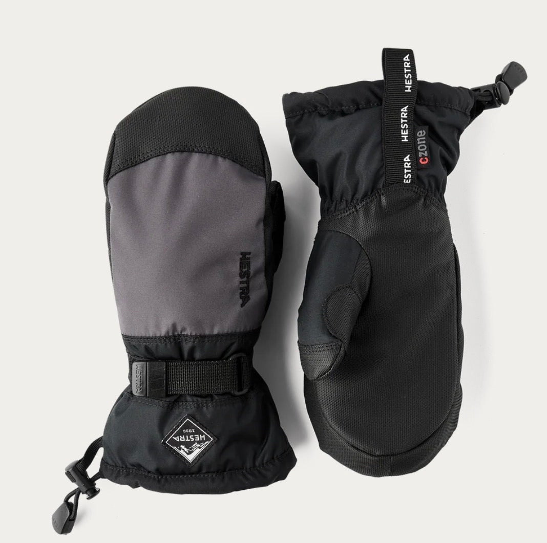 Hestra Gauntlet CZone Jr votter i Graphite/Black, med grå overside og svart håndflate.