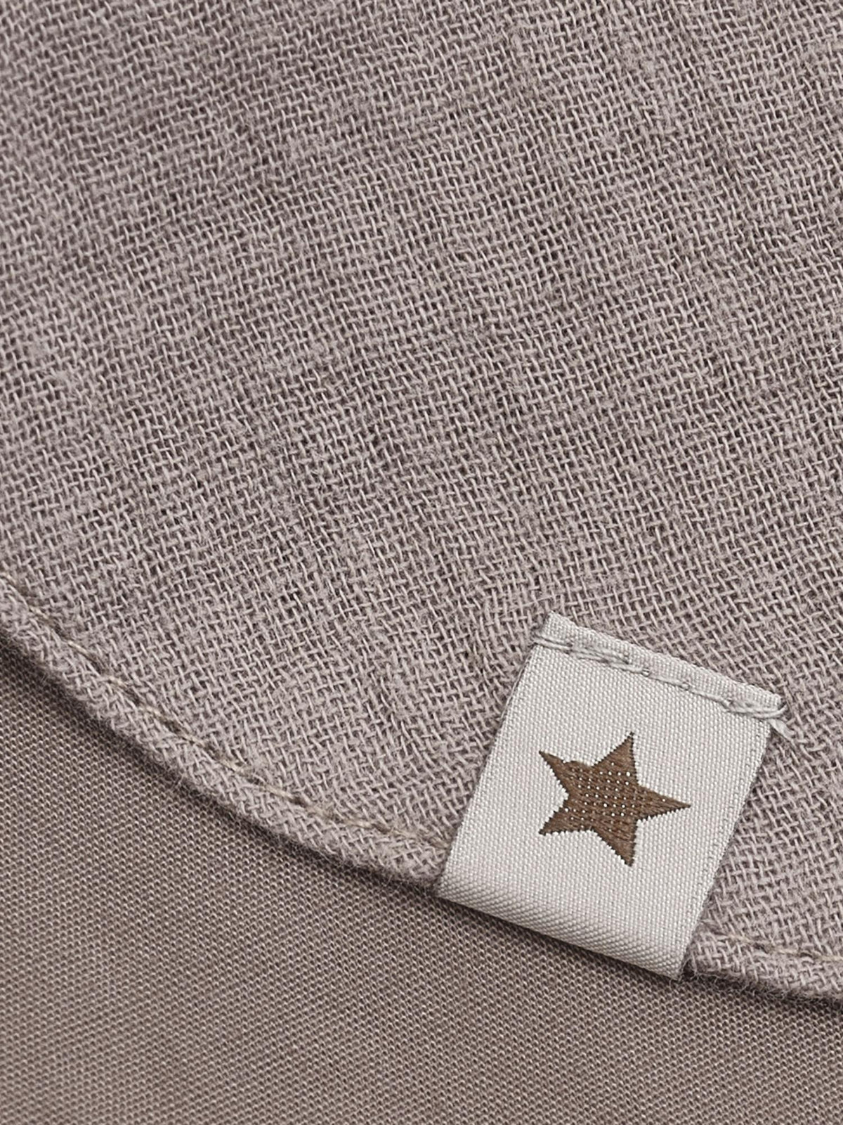 Huttelihut – Solhatt i musselin med øreklaffer og knyting – Beige – Unisex – 0-2 år