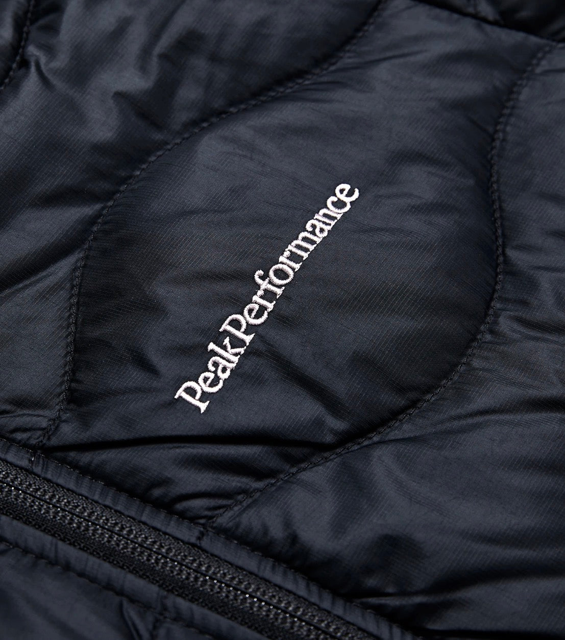 Peak Performance – Jr Helium Down Hood Jacket med hette – Svart – Gutt – 15 år