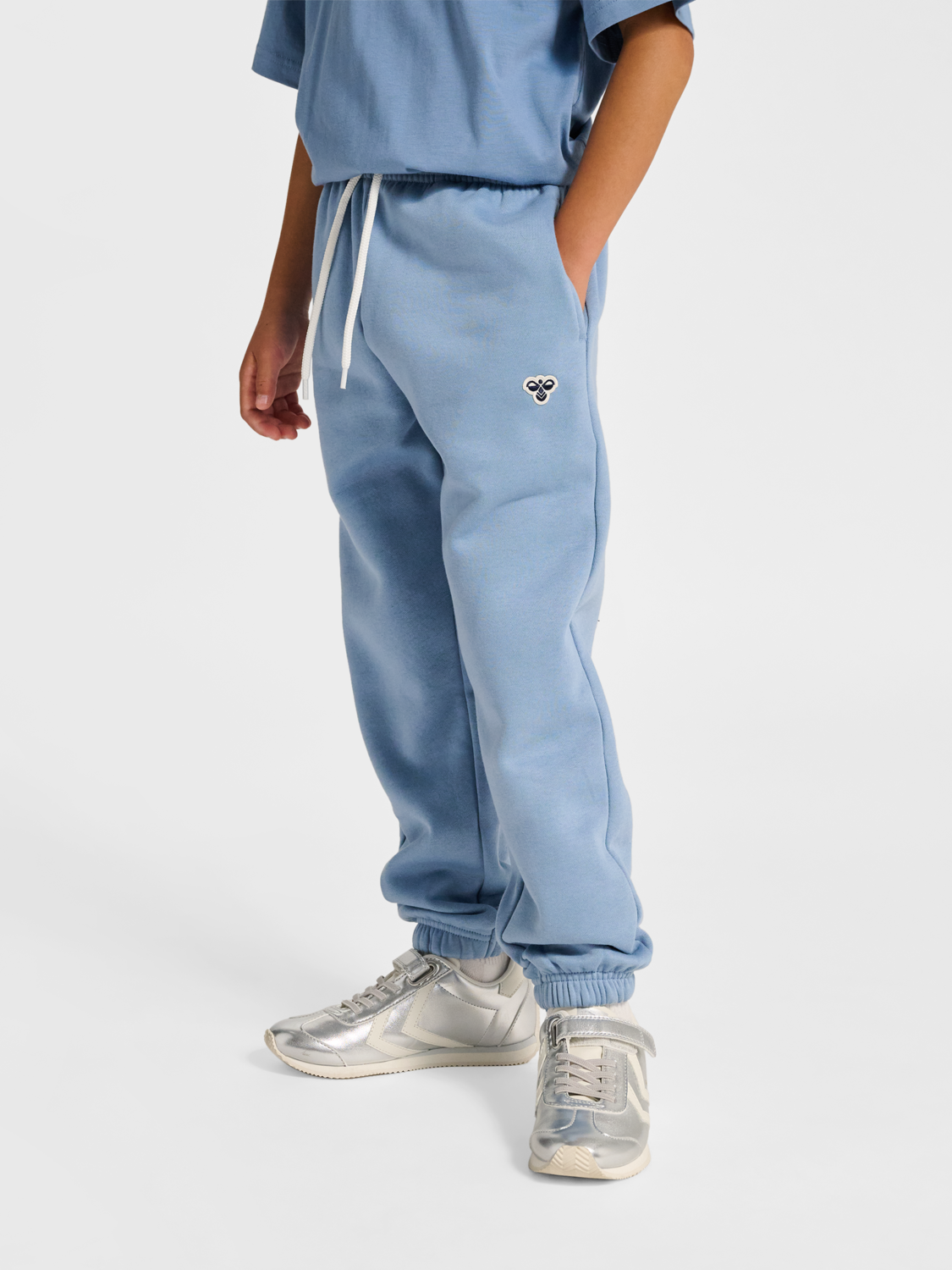 Hummel – Loose Sweatpants med brodert logo – Blå – Gutt – 6-11 år