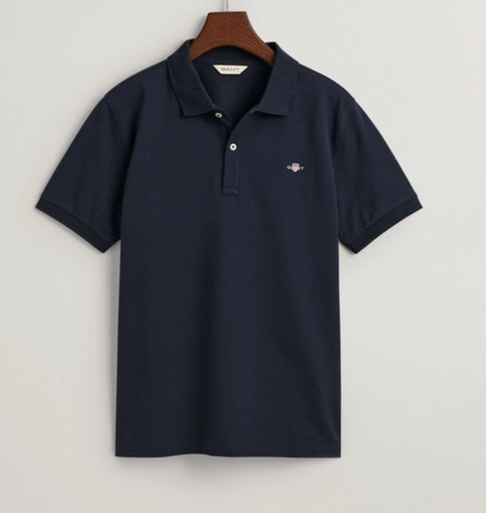 GANT piqué t-skjorte i mørk blå med brodert logo på brystet, gutt 2–8 år