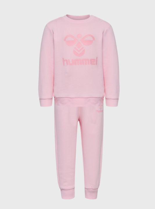 Rosa joggesett fra Hummel med logo – sett med genser og bukse