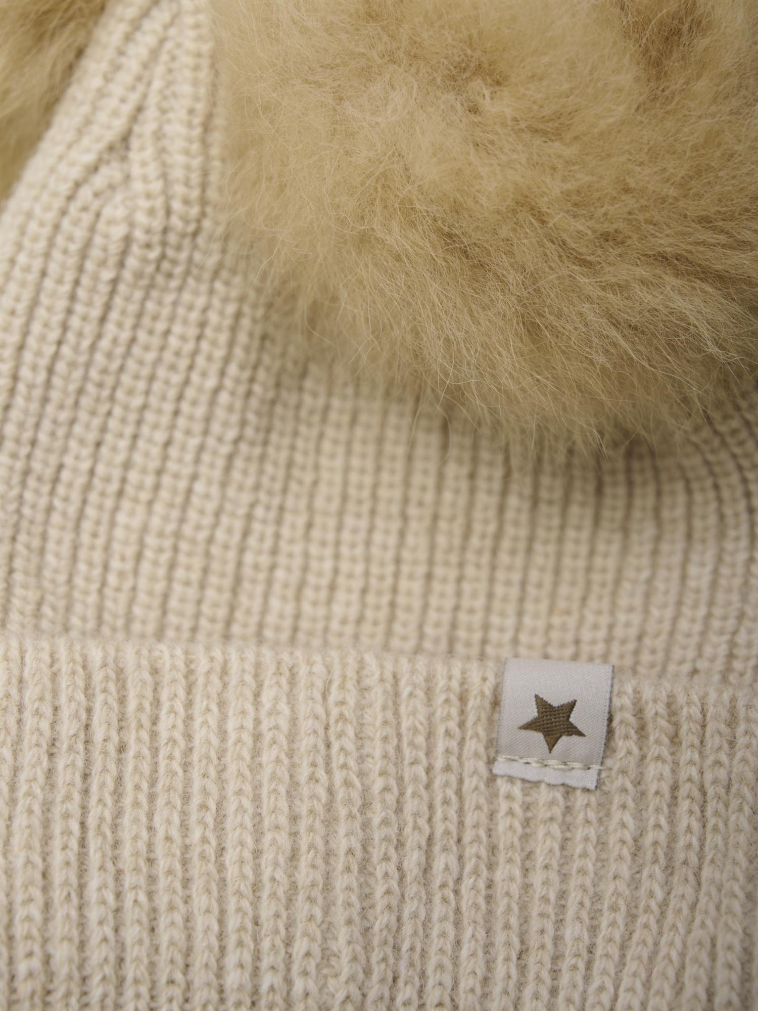 Lys beige Huttelihut ull lue med to dusker unisex barn 1–6 år