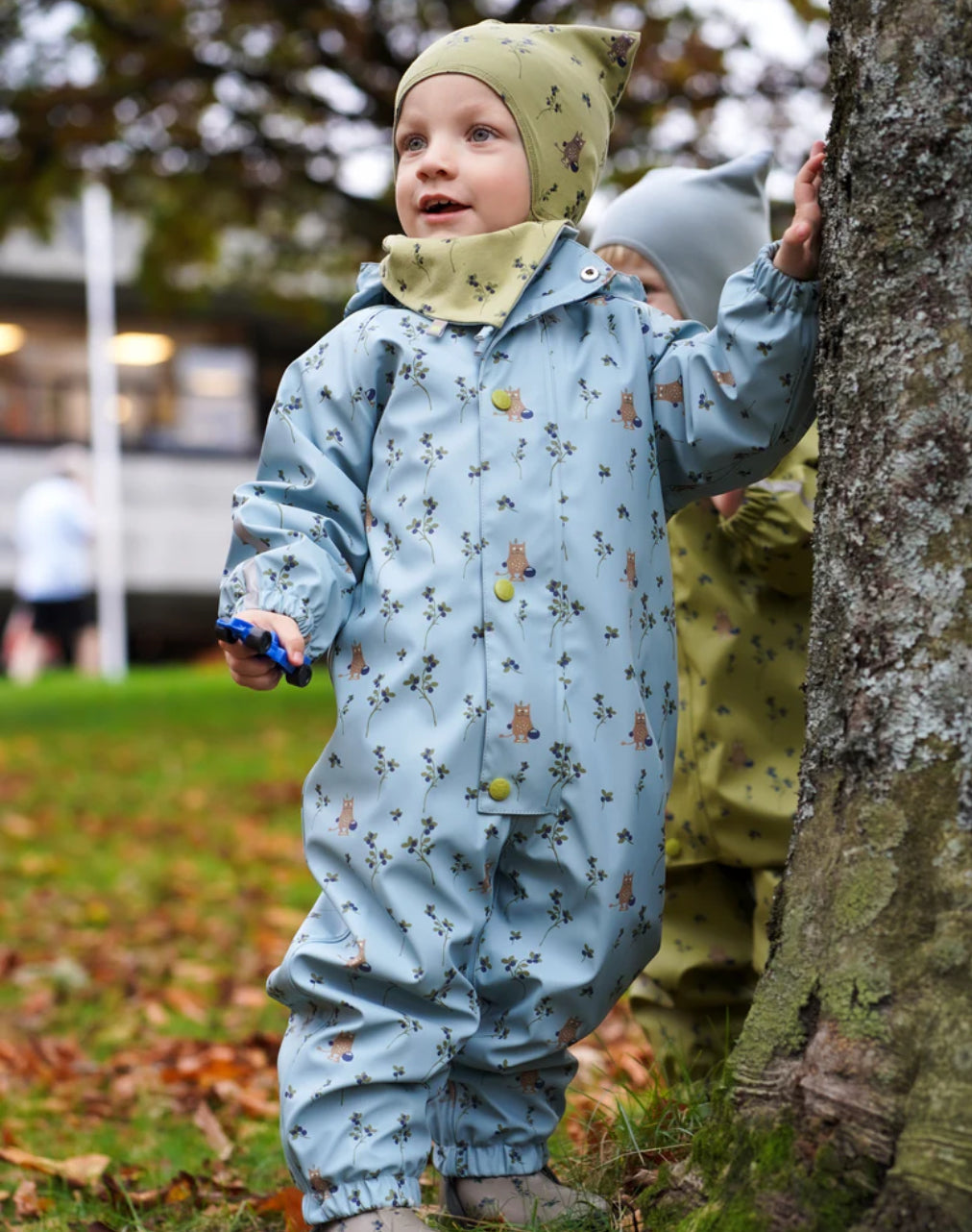 Kattnakken lyseblå babyregndress Dugg med vattering og refleks – Gutt