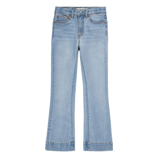 Lyseblå jeans med sleng fra Levi’s – flatterende passform og bred kant nederst.