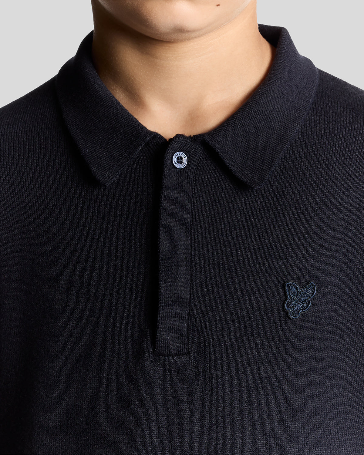 Blå strikket half zip-genser fra Lyle & Scott med gul logo – Gutt