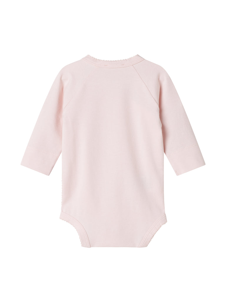 Body fra MarMar i rosa med knyting og sideknepping – Jente – 0–9 mnd