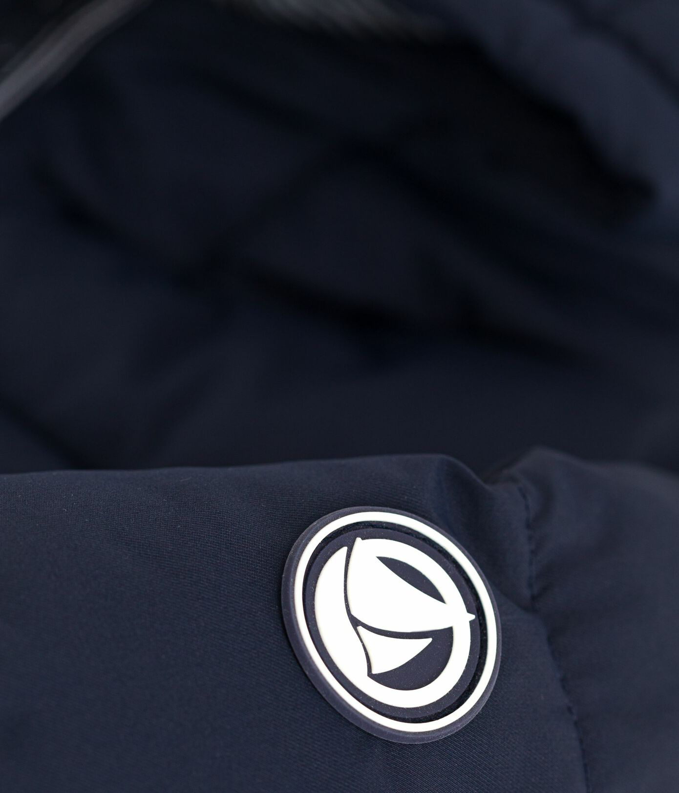 Blå boblejakke fra Petit Bateau til unisex