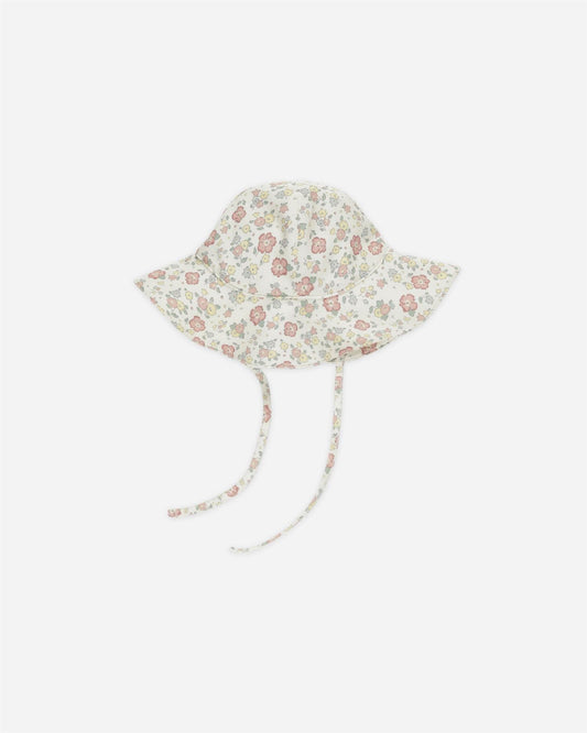 Solhatt fra Quincy Mae i rosa med blomsterprint – Jente – 0–2 år