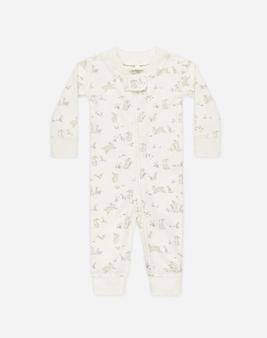 Offwhite pyjamas med glidelås og kanintrykk fra Quincy Mae i økologisk bomull