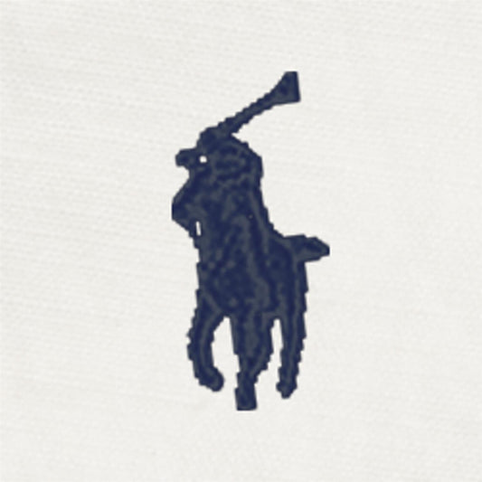 Hvit shorts fra Ralph Lauren med blå brodert logo – sett bakfra