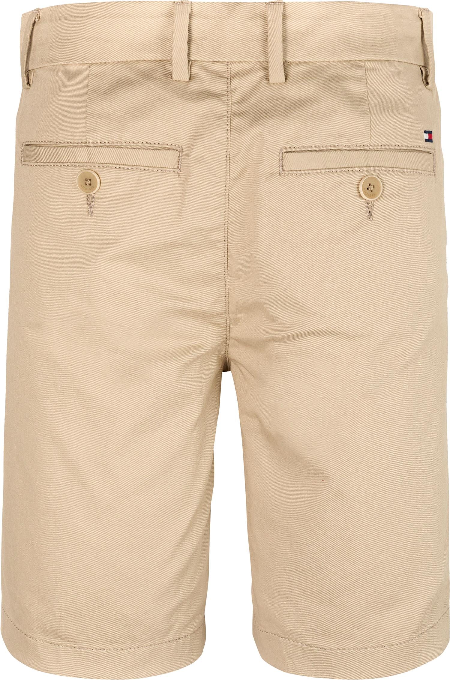 Beige chinoshorts fra Tommy Hilfiger med strikk i livet – til Gutt 8–16 år
