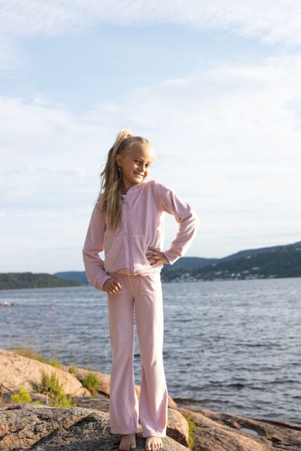 Vilje & Ve Hermine rosa hettejakke i velour – jente 4–12 år